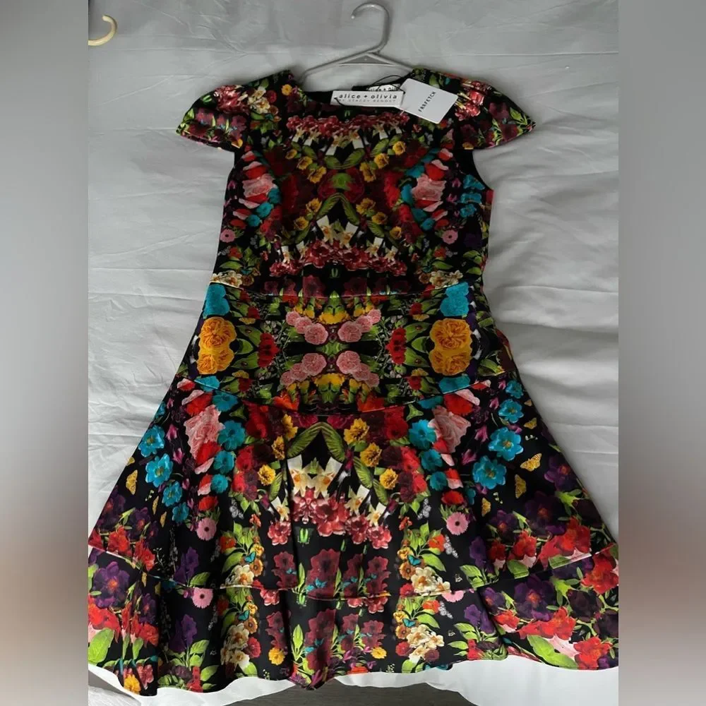 Adorable Alice + Olivia dress. Size 0 never worn - Picture 2 of 3
